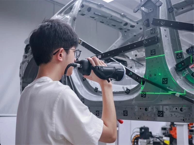 Handheld Global 3D Photogrammetry