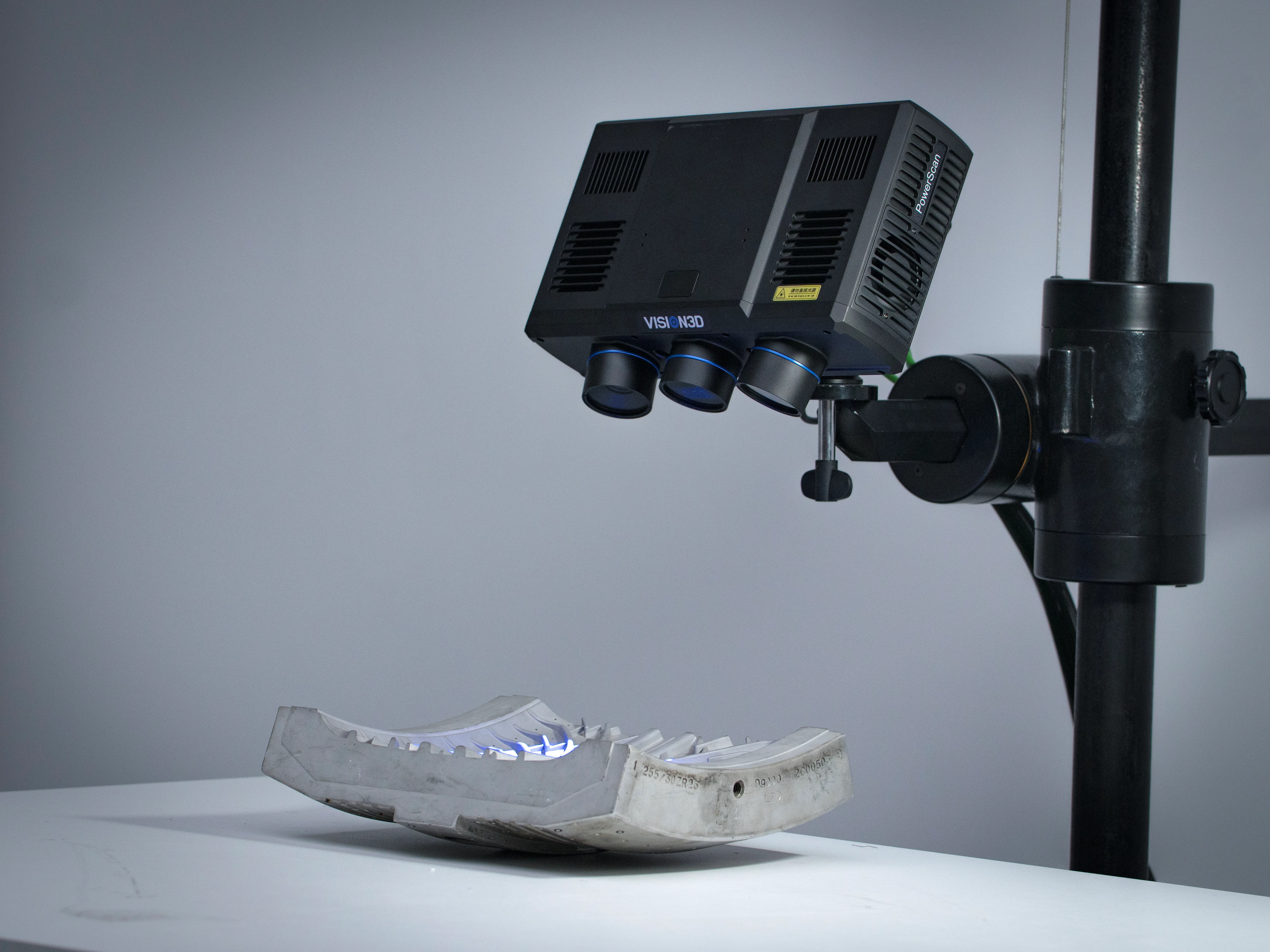 Metrology-Grade Blue Light 3D Scanner